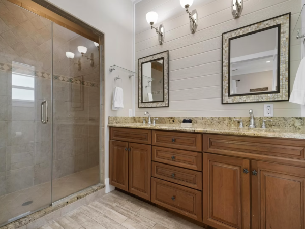 Four Bedroom Vacation Home in Holmes Beach Close to Beach